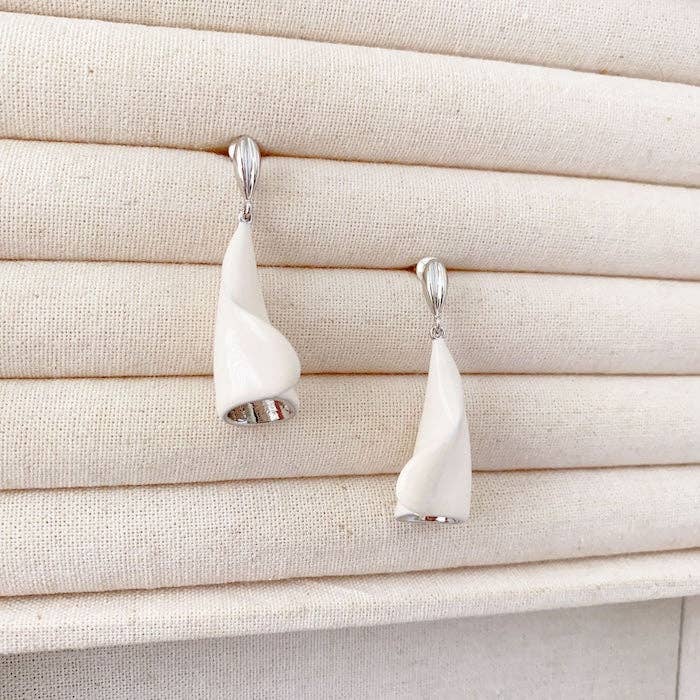 LanLivia - Vendita all'ingrosso Orecchini pendenti - Orecchini a Fiore di Calla Lily Sofisticati7