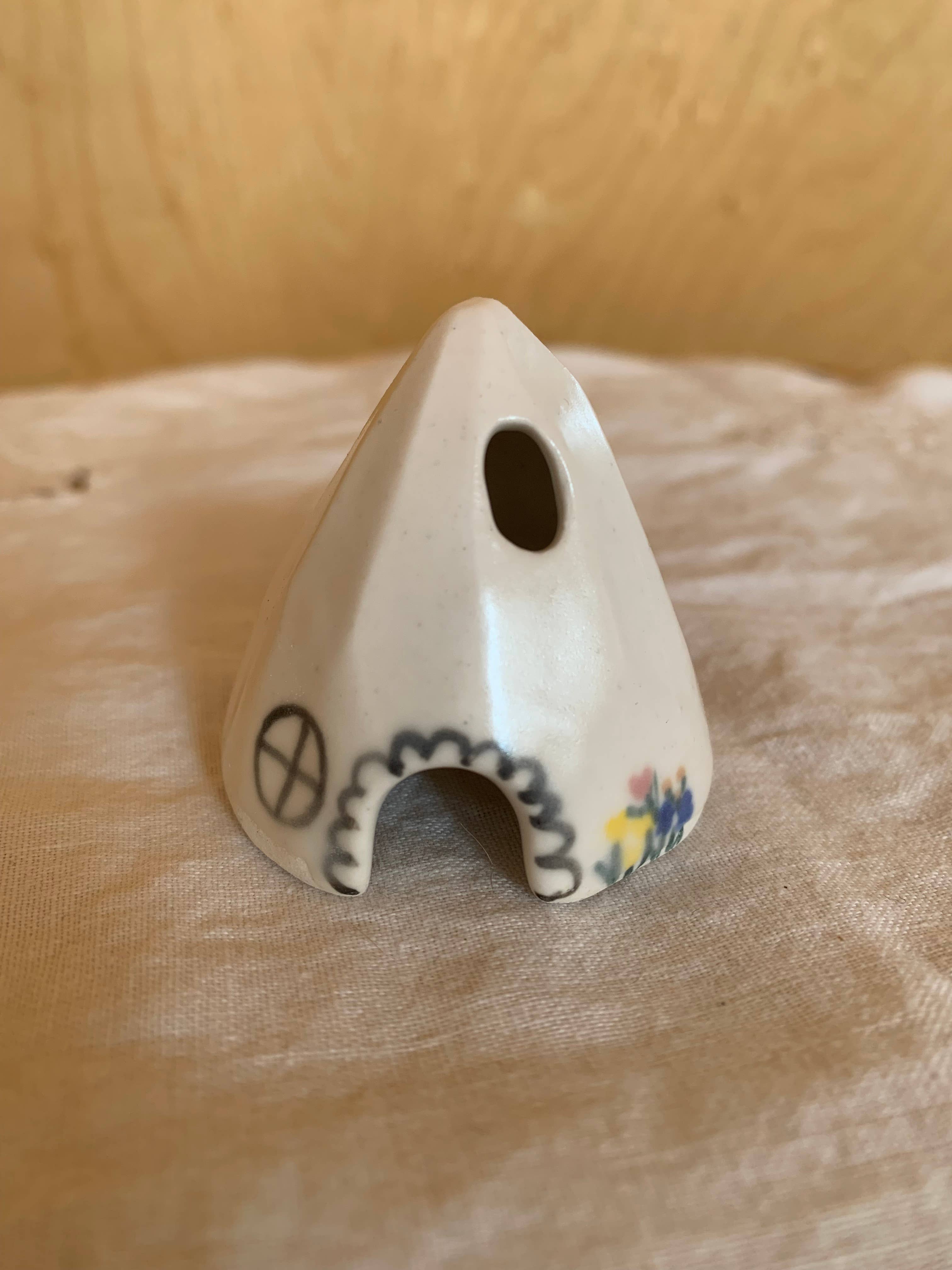 Spalted Home - Wholesale Incense Holder - White Ceramic Mouse House Cone Incense Burner With Flowers1