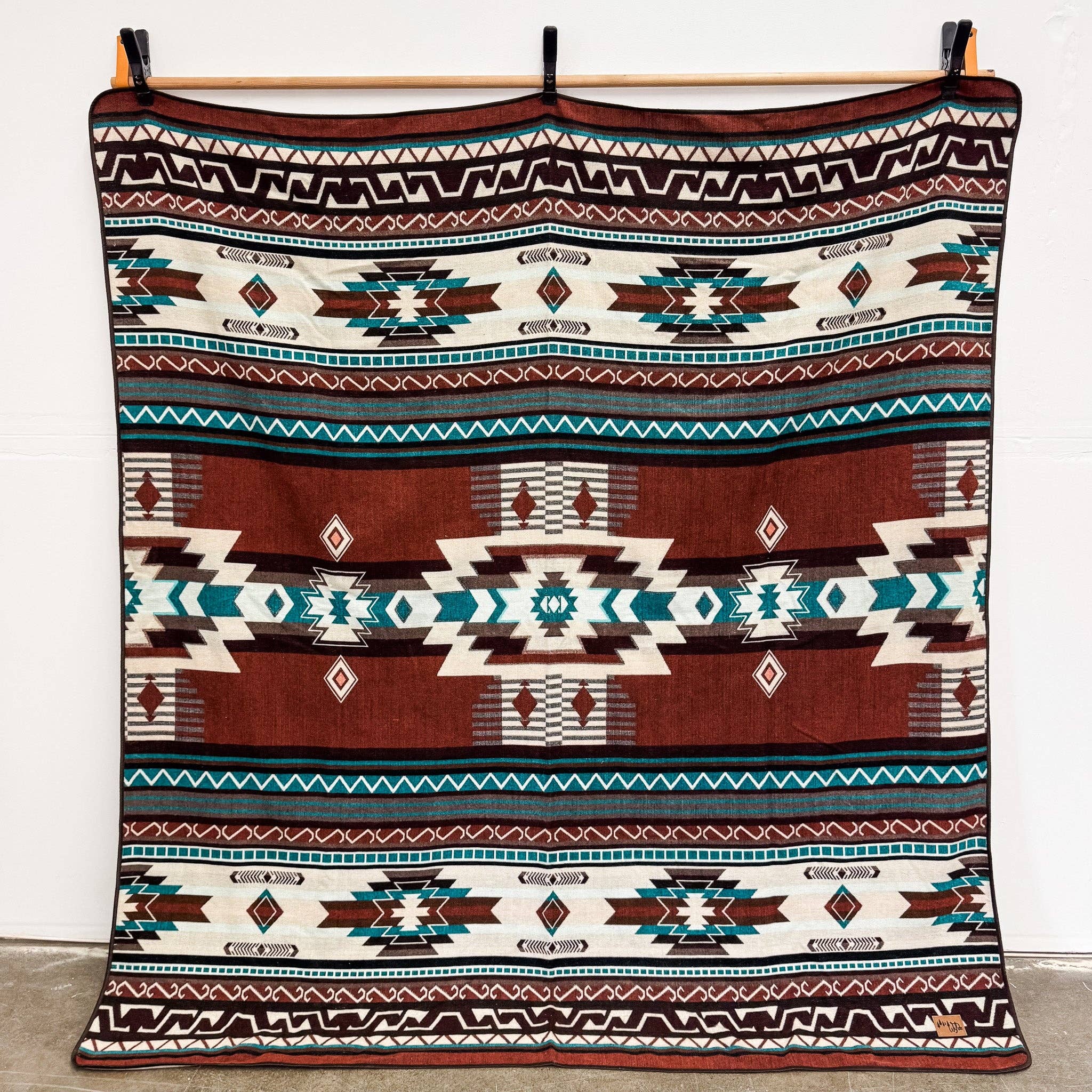 Wylde Brigade – wholesale Throw blanket – Cotopaxi Aztec Reversible Blanket2
