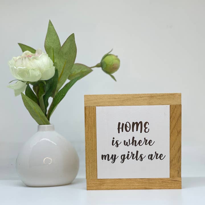 La casa è dove sono le mie ragazze per la vendita all'ingrosso da parte di Bog Road Designs