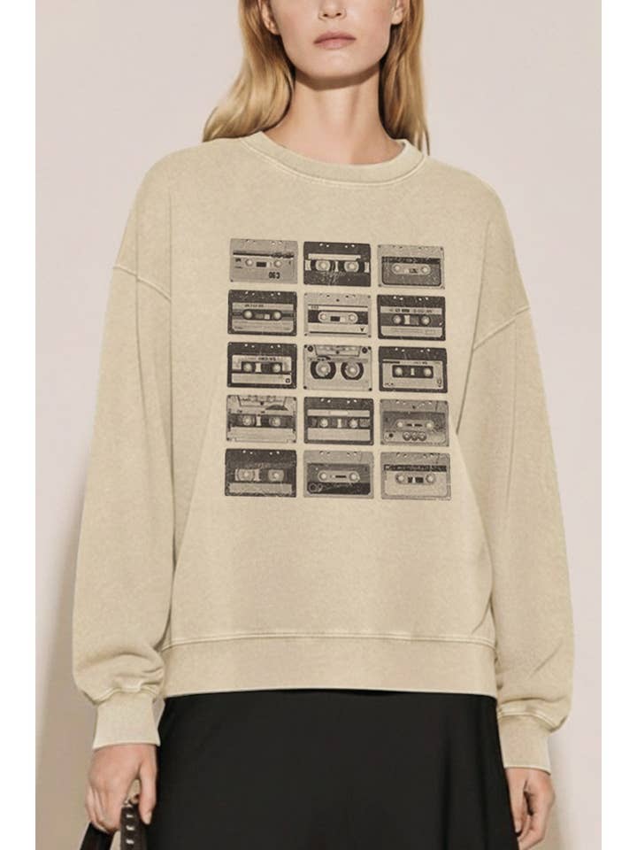 RETRO KASSETTEBÅND GRAFISK MINERALVASKET SWEATSHIRT for engroshandel hos PINK NABI