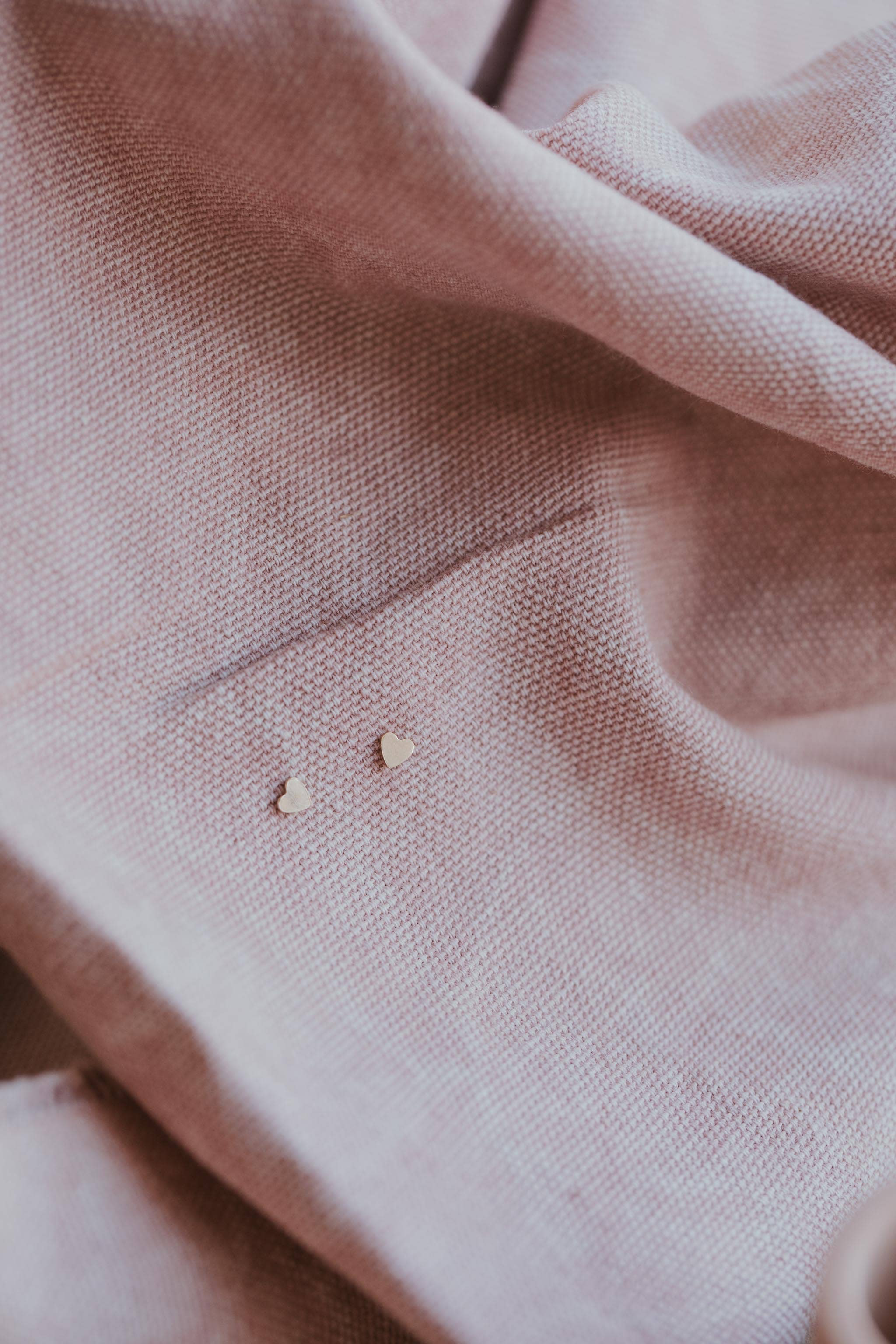 Hello Adorn – Großhandel Ohrstecker – Kleine Herzstecker | 14kt Goldfüllung + Sterlingsilber3