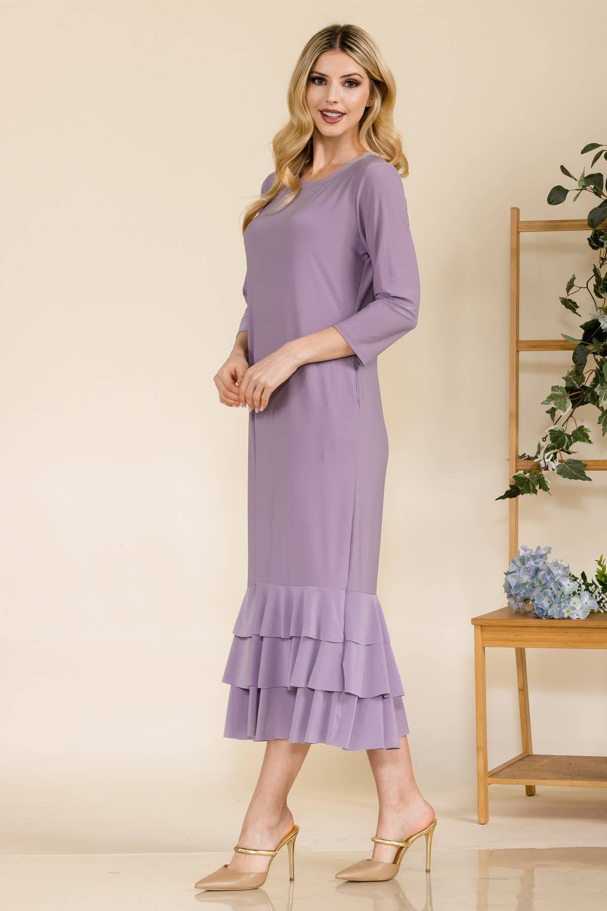 Celeste Clothing – Großhandel Kleid – Damen – Großgrößen-Midikleid mit gestuften Rüschen und 3/4-Ärmeln52
