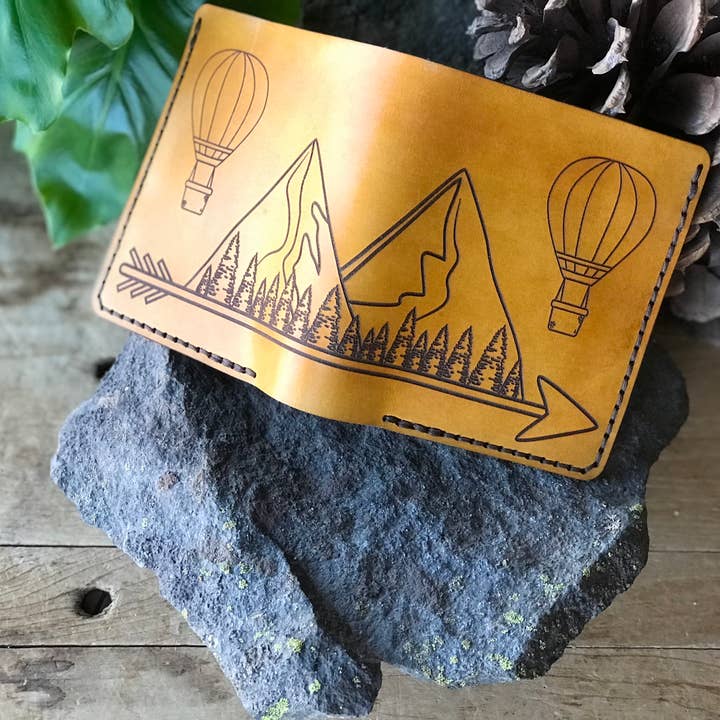 Portefeuille à deux volets en cuir The Sky's the Limit pour la vente par Simply Me • Gentlemen Est. 2017 LLC