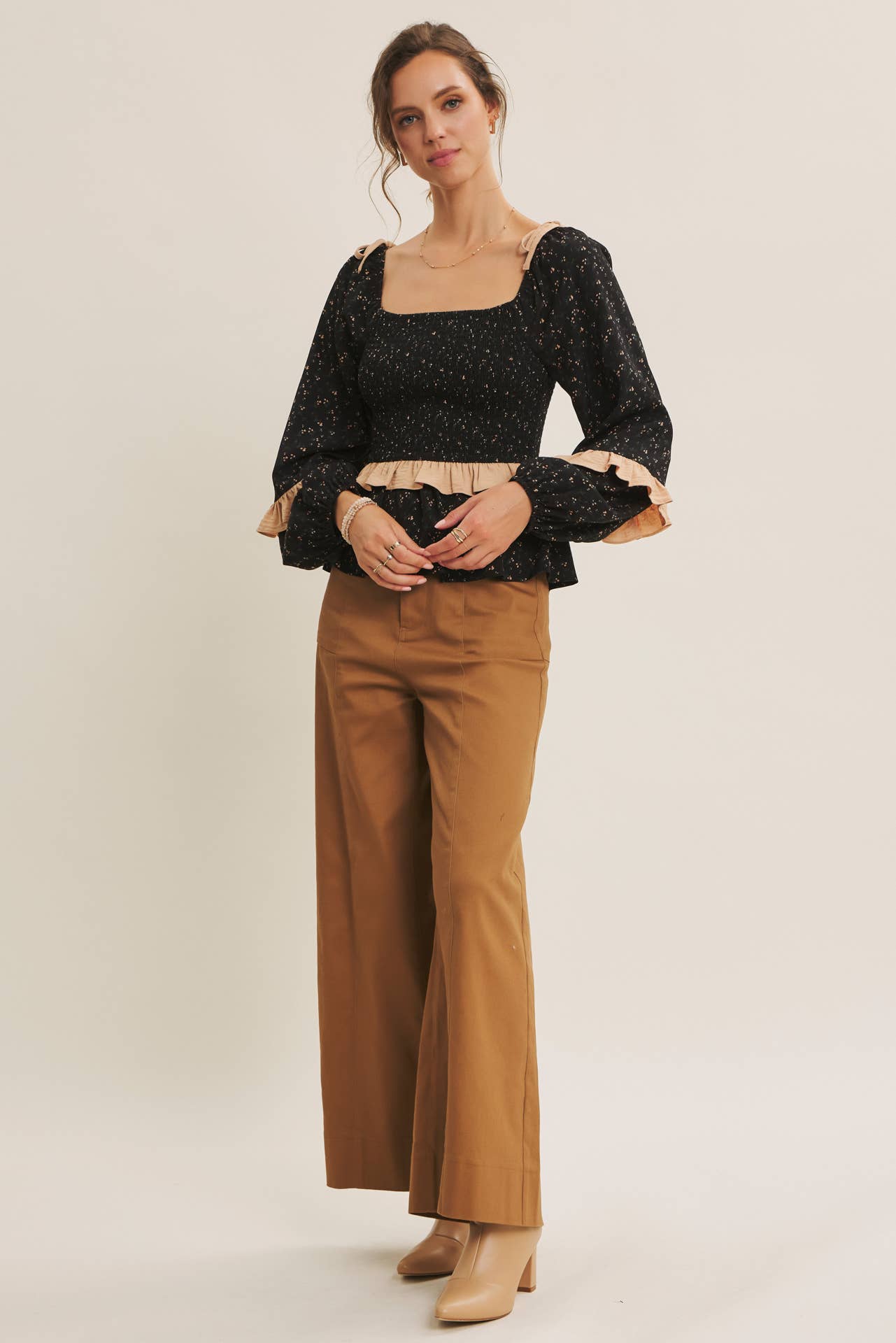 in february – Calças - Mulher por atacado – CALÇAS ESSENCIAIS DO DIA A DIA ELÁSTICAS DE PERNA LARGA E COMPRIMENTO ATÉ AO TORNOZELO24