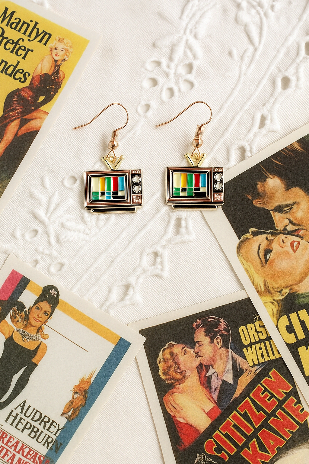 Wild & Free - Wholesale Dangle Earrings - Pendientes de televisión retro0