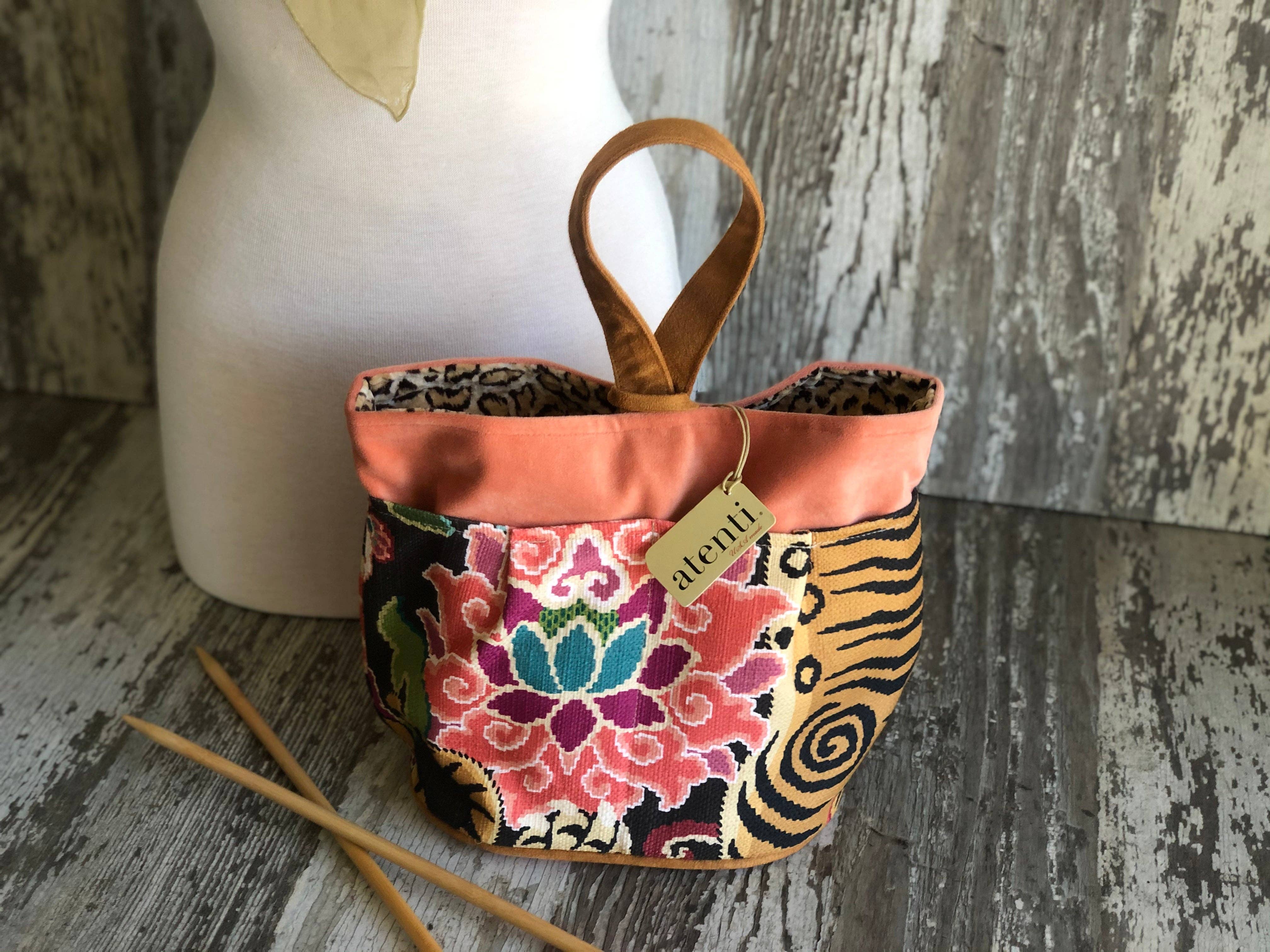 Atenti – wholesale Material för stickning/virkning – Projektväska för stickning och virkade arrangörer: Le Tigre sticknings- och virkarrangörprojektväska, Le Tigre Tall Caddy2