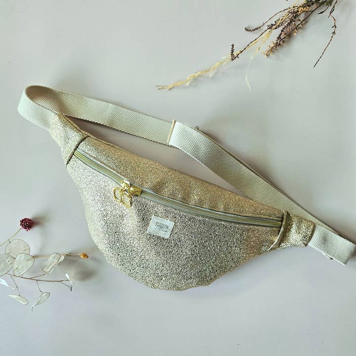 Fanny pack i guld i konstläder för wholesale av Atelier Tatice