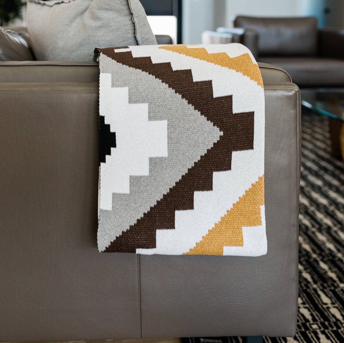 Seek & Swoon – wholesale Throw blanket – Homeland Throw4