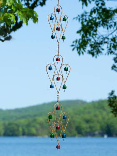 Ornement multicolore en forme de triple larme pour la vente par Ancient Graffiti