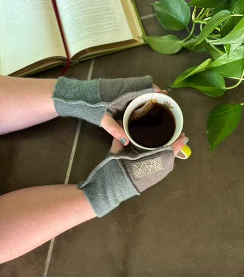 Jax Upcycled - Wholesale Gloves - Women's - Upcycled Unisex Fingerless Gloves choose the vibe color38
