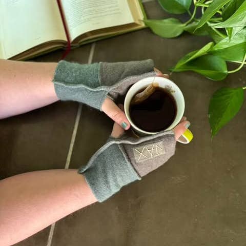 Jax Upcycled - Wholesale Gloves - Women's - Upcycled Unisex Fingerless Gloves choose the vibe color38
