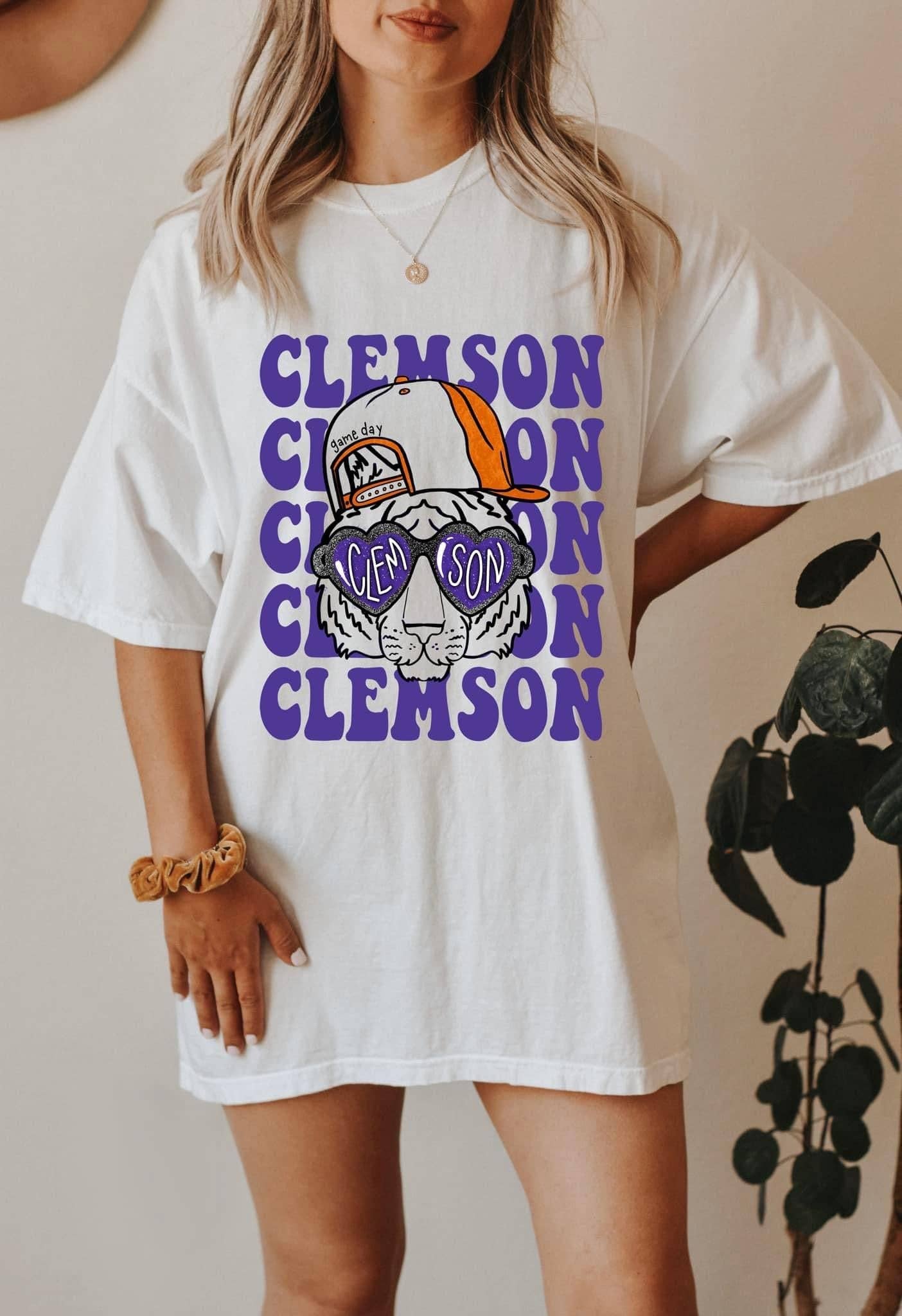COTTON PRESS CO. – T-shirt estampada - Mulher por atacado – T-shirt do Dia do Jogo com Mascote Preppy3