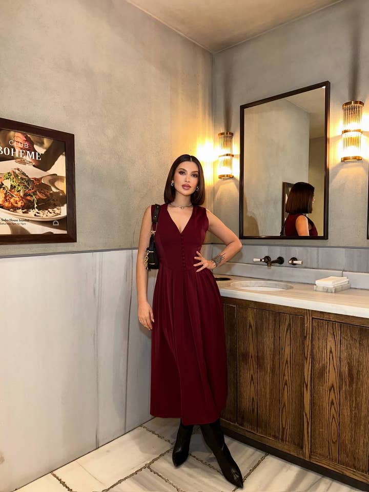 Standpoint Top - Wholesale Dress - Women's - The Bordeaux V-Neck Midi Dress – Vintage Allure – 1162