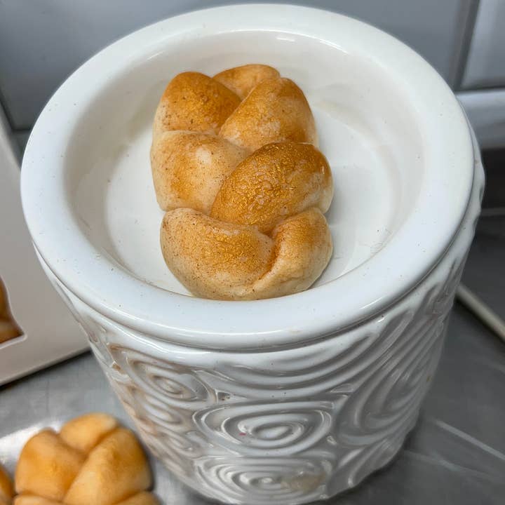 Eartherella Soap & Candle Co., LLC - Wholesale Wax Melt - Loaf of FRESH BAKED BREAD | FAKE FOOD | Braided Bread | 5 oz1