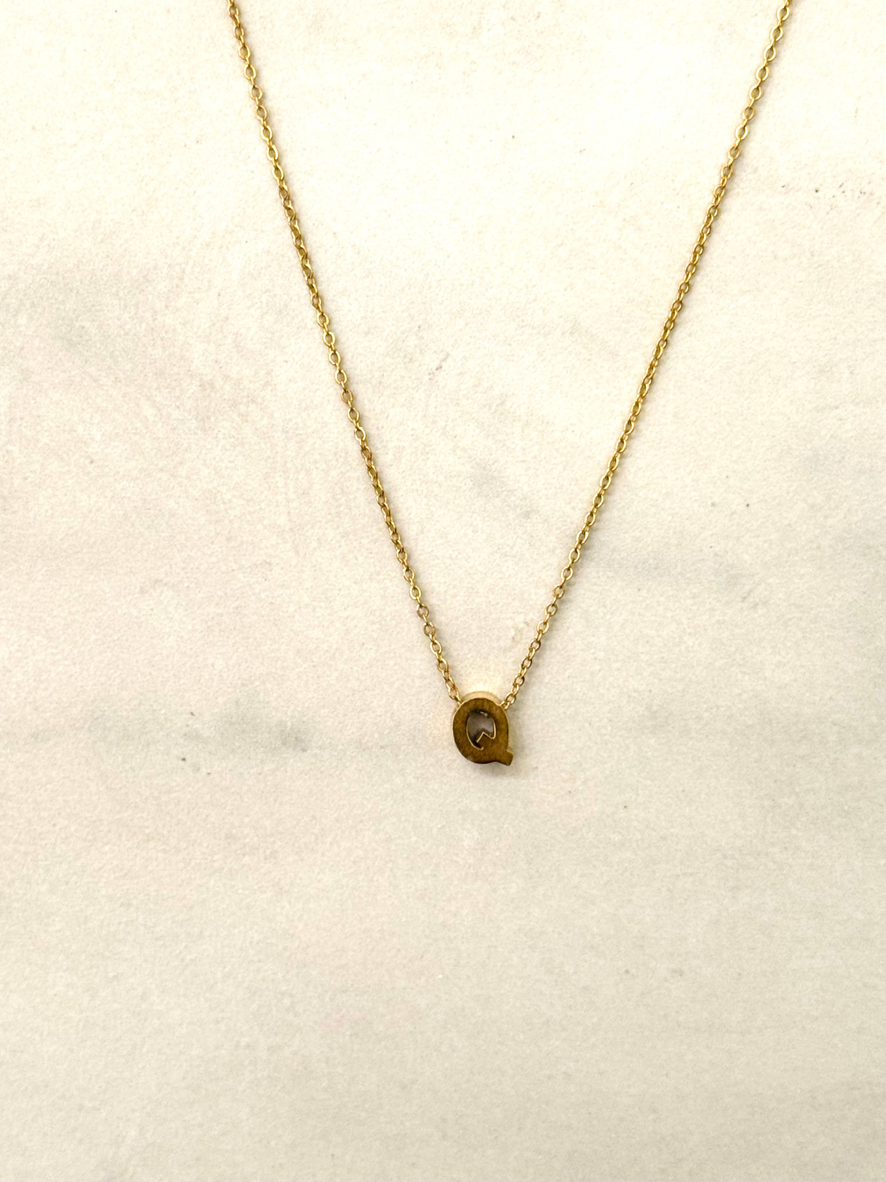 Cassette Barcelona - Wholesale Pendant/Charm Necklace - Initial Charm Necklace Gold All Letters24