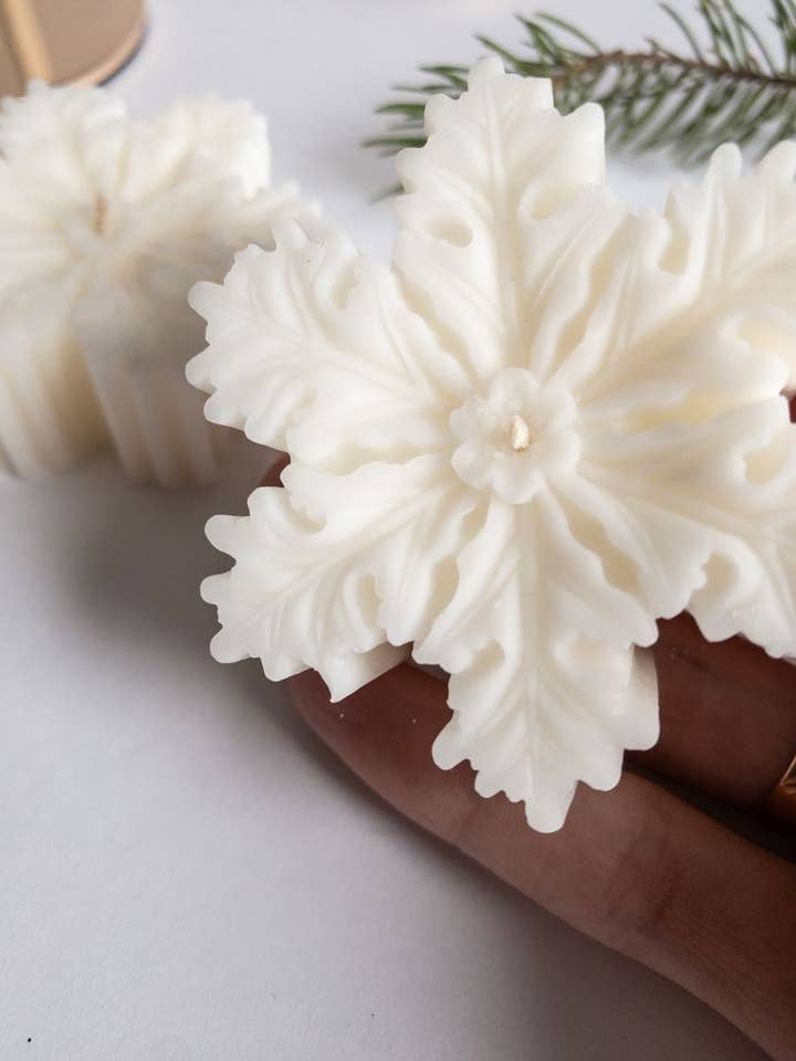 Carved Snowflake Candle – Natural Rapeseed Wax for wholesale by Rivage Candle