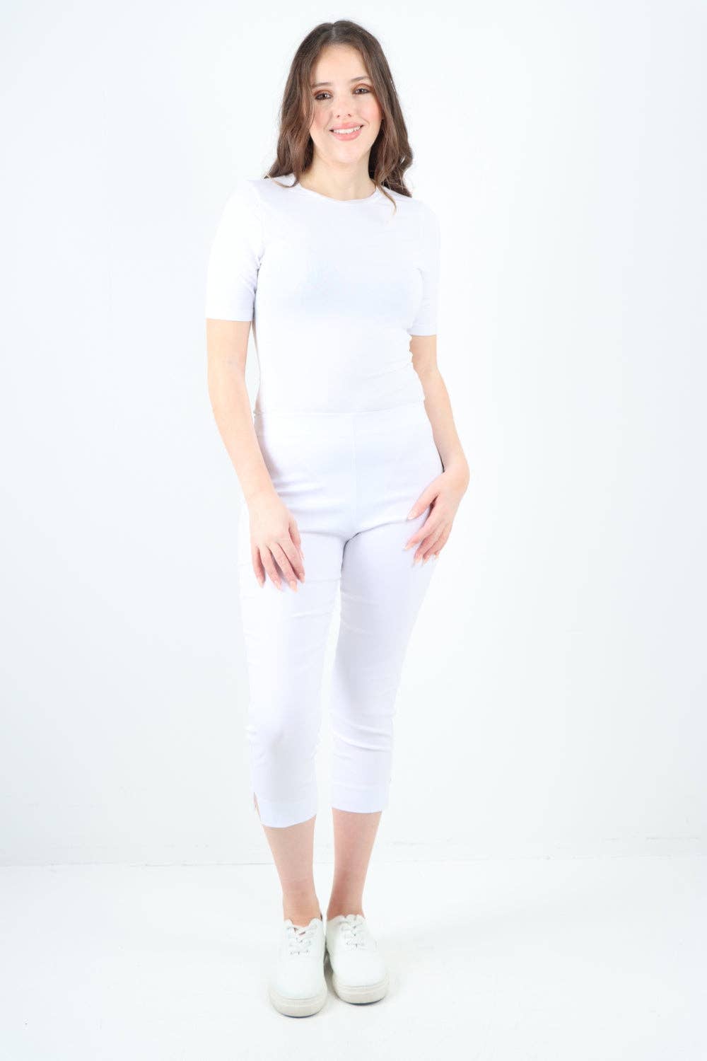 Miss Bold - Vendita all'ingrosso Pantalone - Donna - Pantaloni Capri in tinta unita italiana65