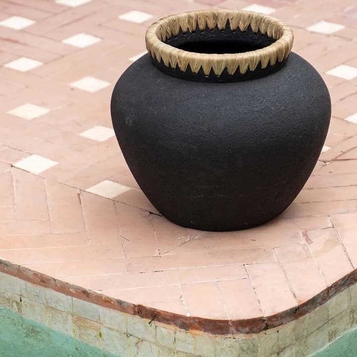 Bazar Bizar Living – wholesale Vas – Den Styly Vase - Svart Naturlig - L2