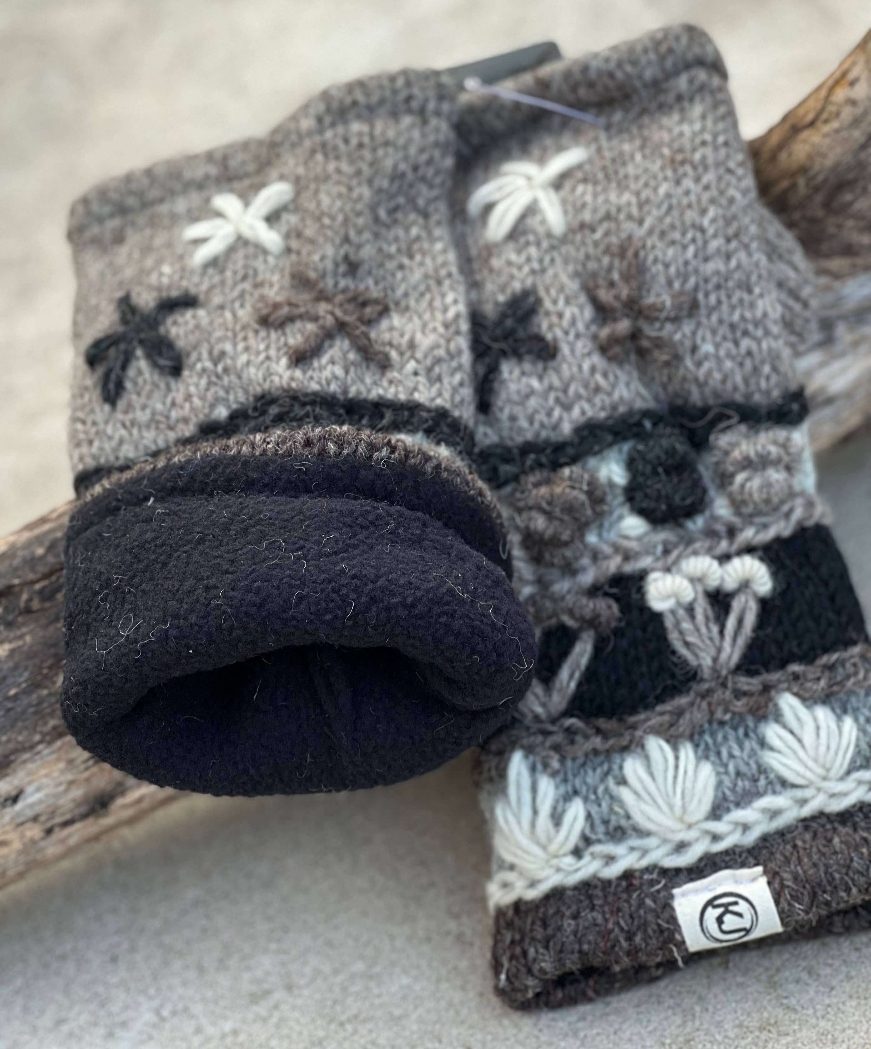 Lungta Imports – Engroshandel Handsker - Dame – Fingerløse, håndstrikkede uldhandsker med fleecefor - håndvarmer2