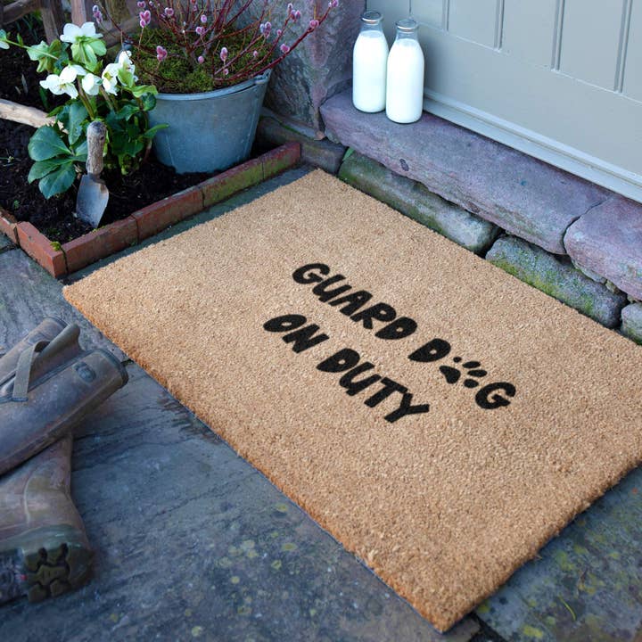 Paillasson Chien de Garde en Service (90 x 60 cm) pour la vente par Artsy Mats