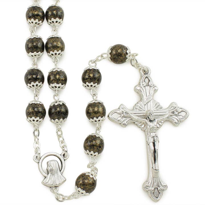 Perles en verre en forme de rosaire noires surmontées d'un chapelet pour la vente par RM Trading