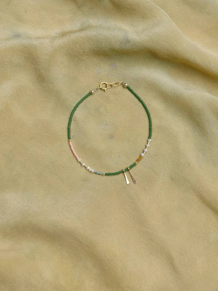Single Strand Bracelet or Anklet- Emerald with Pearls for wholesale by Freestone