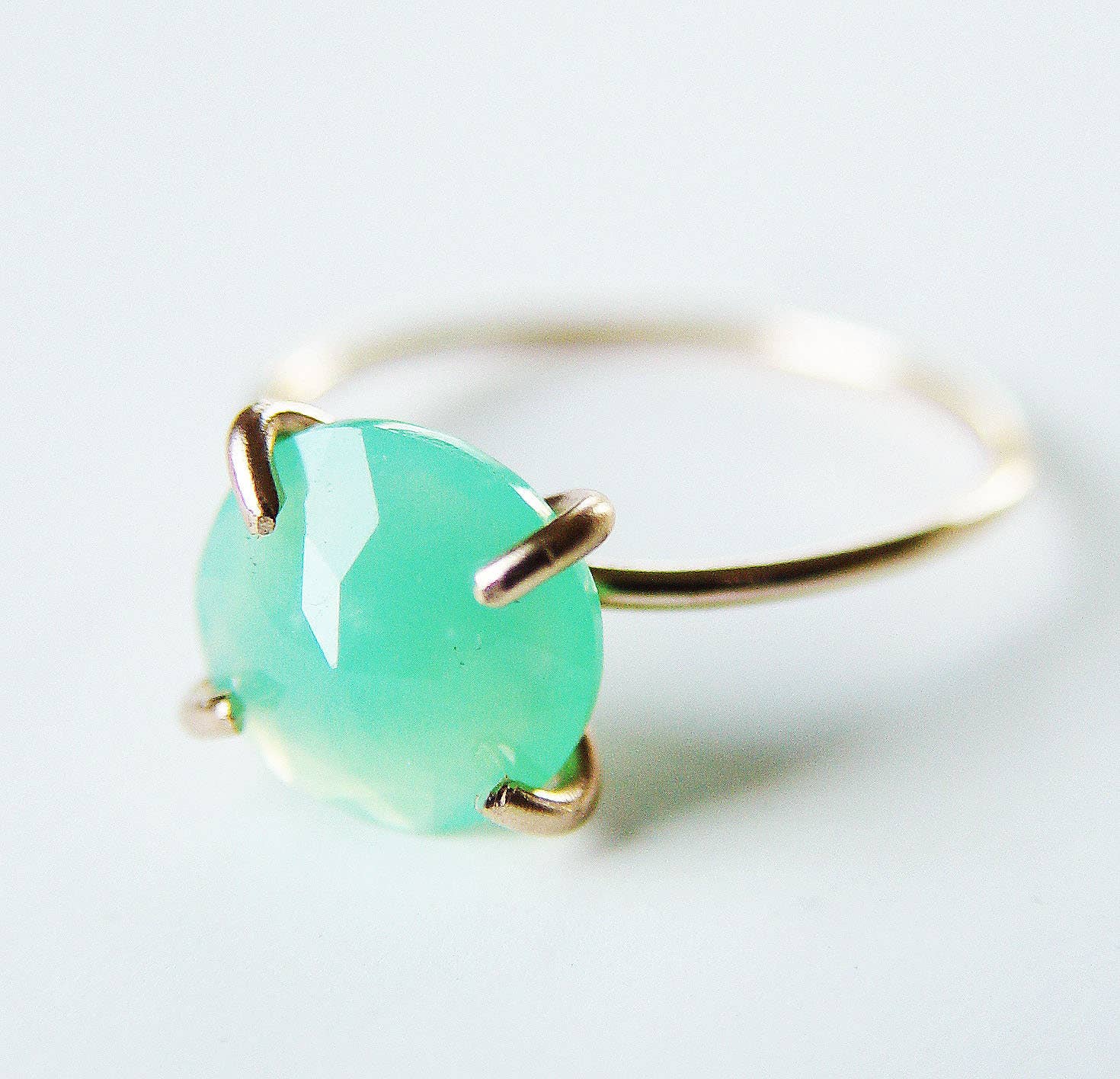 Friedasophie – Anel de pedra única/solitário por atacado – Anel Verde Crysoprase Ouro OOAK1