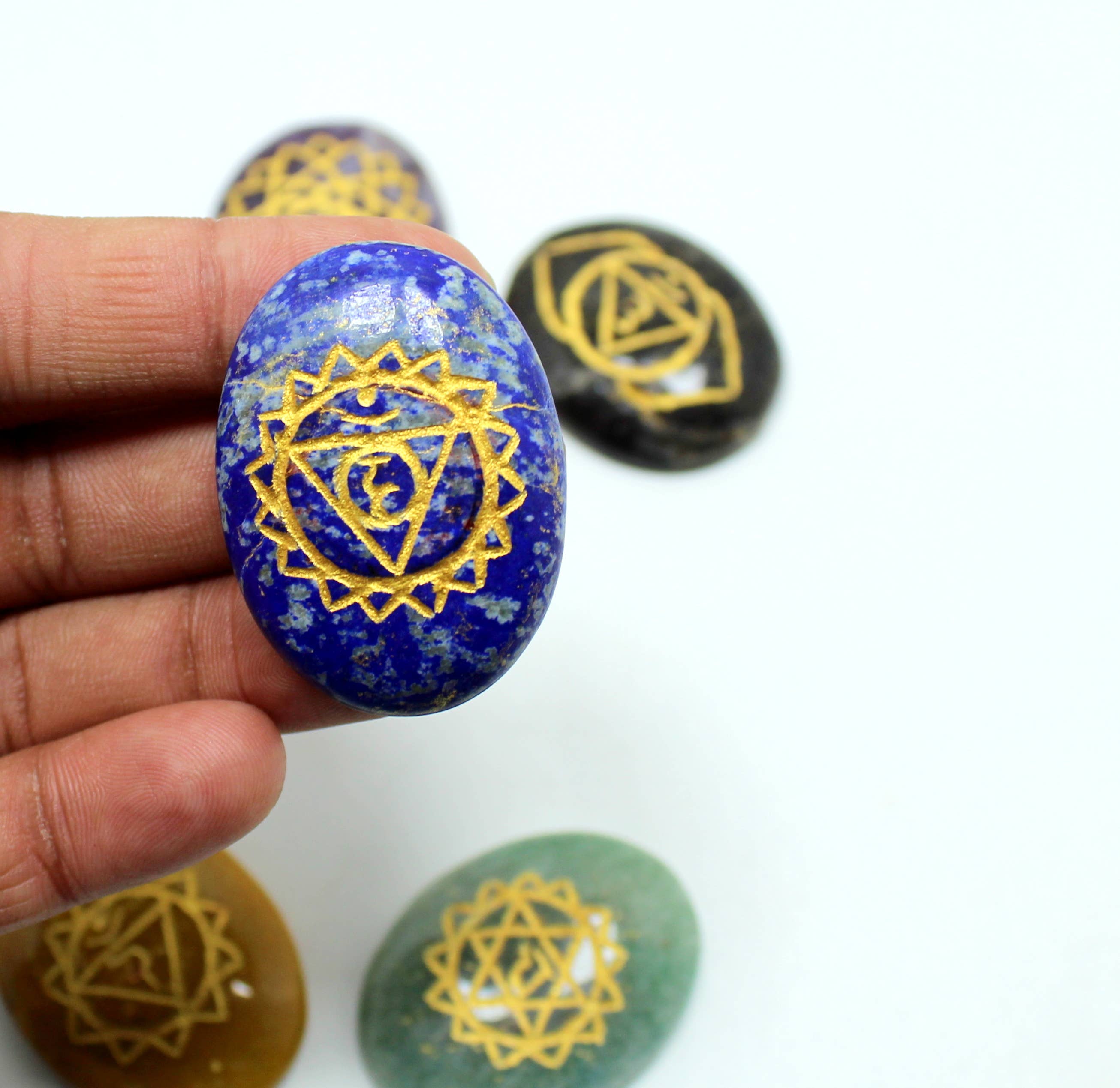 Aura Vibes - Wholesale Spiritual Stone/Crystal - 7 Chakra Oval Palm Stone Set of 71