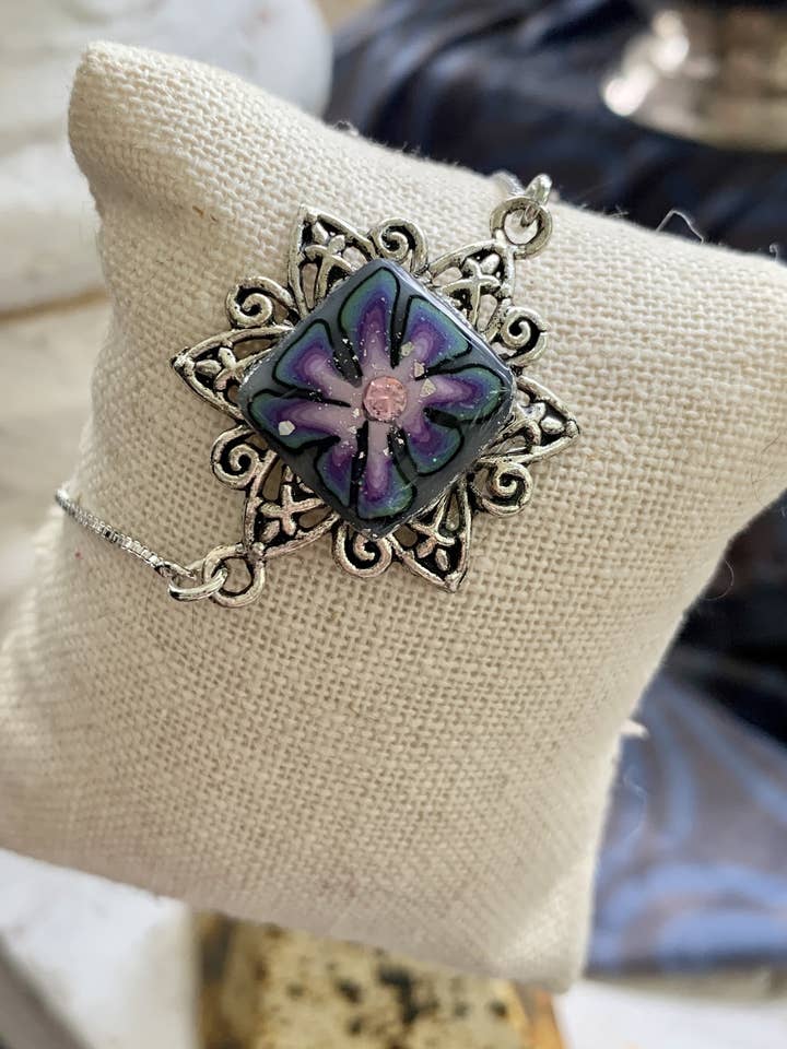 Filagree Flower Armbånd for engroshandel hos Catie Raymond Designs