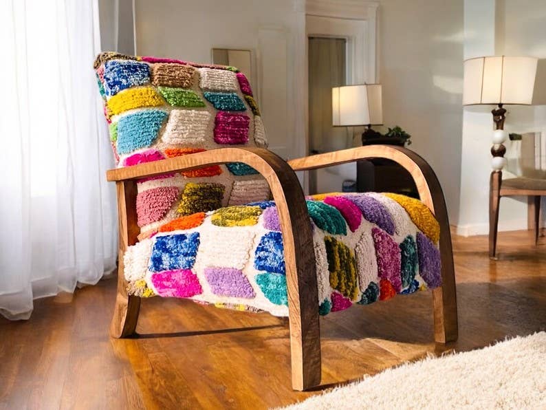 Maroccarpets Poufs and pillows wholesale +31648976894 - Venta al por mayor Sillas - Sillón de madera de nogal hecho a mano – cómodo y único5