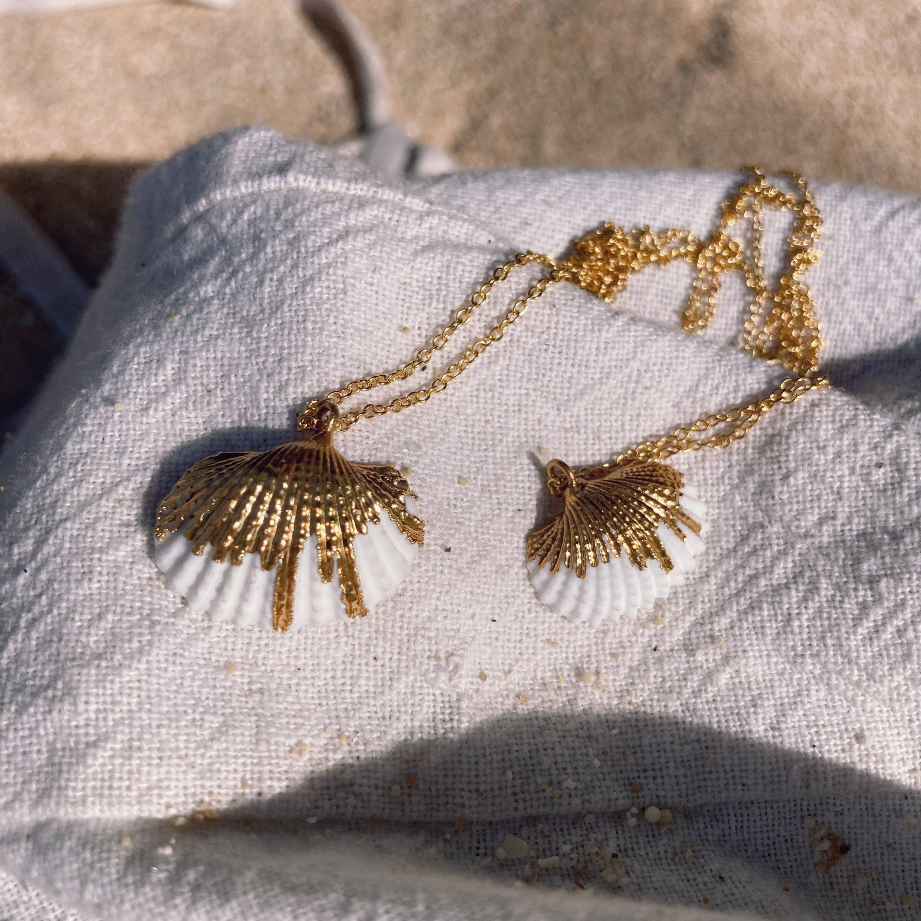 Bonisita - Venta al por mayor Collares con colgantes/abalorios - Collar de Concha de Sirena - Cadena de Latón de 18 pulgadas15