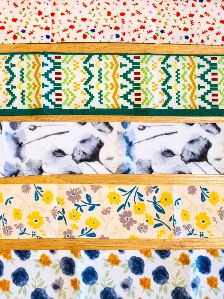 Sciarpa Twilly assortita per la vendita all'ingrosso da parte di Girl Riot Society by Mosaic Makers Co