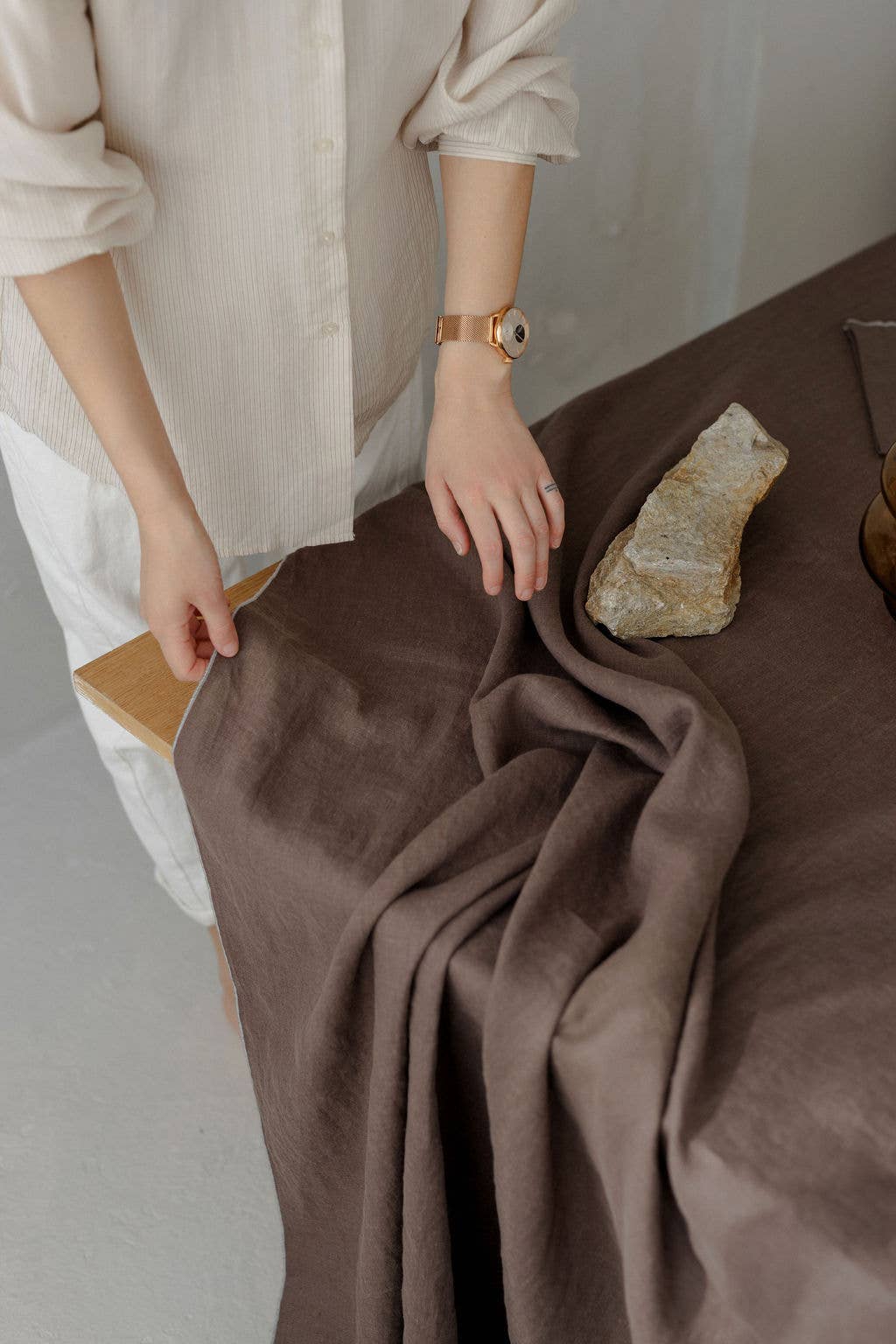 dodesign - Wholesale Tablecloth - Linen Tablecloth with contrast detail Stone Cacao -330x145cm7