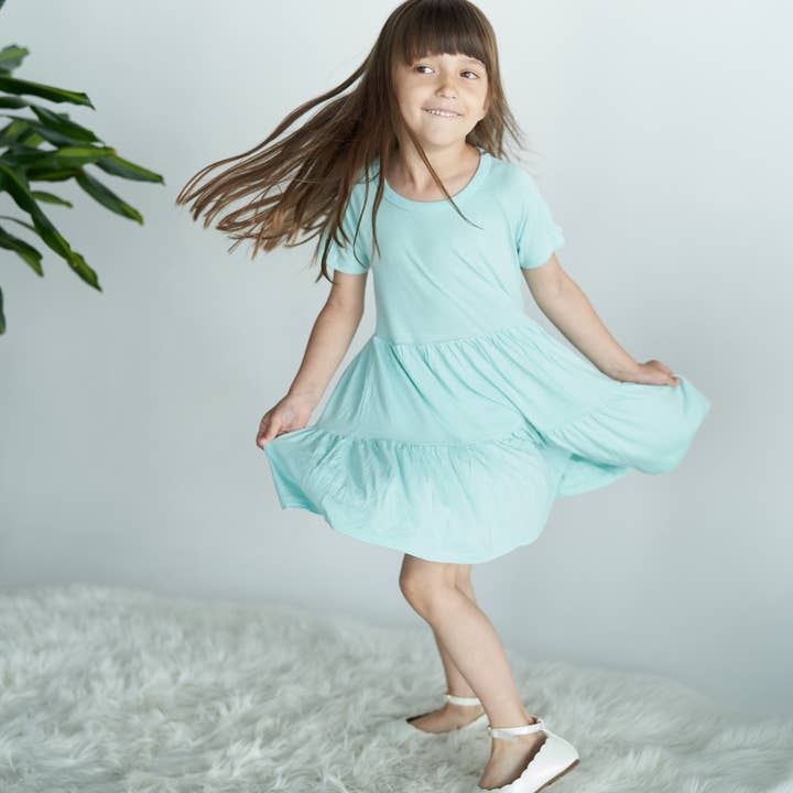 Bambus Tiered Jersey Kjole med Bloomer for engroshandel hos Silkberry Baby