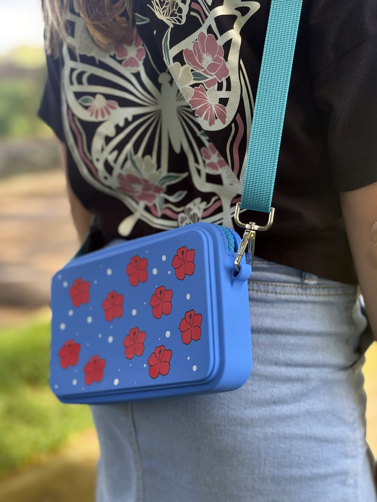 Left Right Design - Wholesale Crossbody Bag - Kids - MyCharm Purse -silicone, customizable, vibrant and versatile3