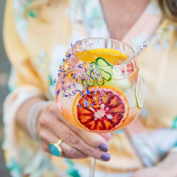 latta in metallo bianco Sale con Petali di Fiore in vendita all'ingrosso su Faire6