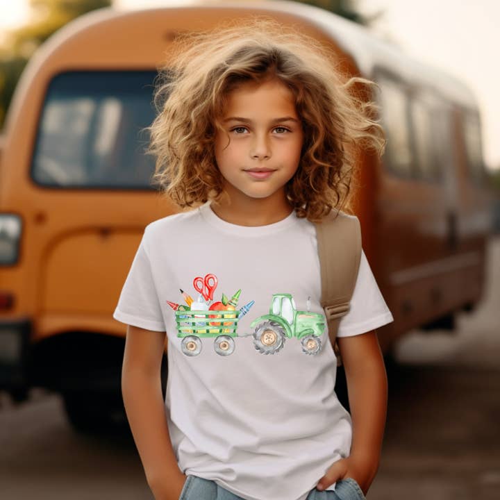 Camiseta para niños en edad preescolar con diseño de tractor y primer día de clases para venta al por mayor de AvaryMaeInspirations