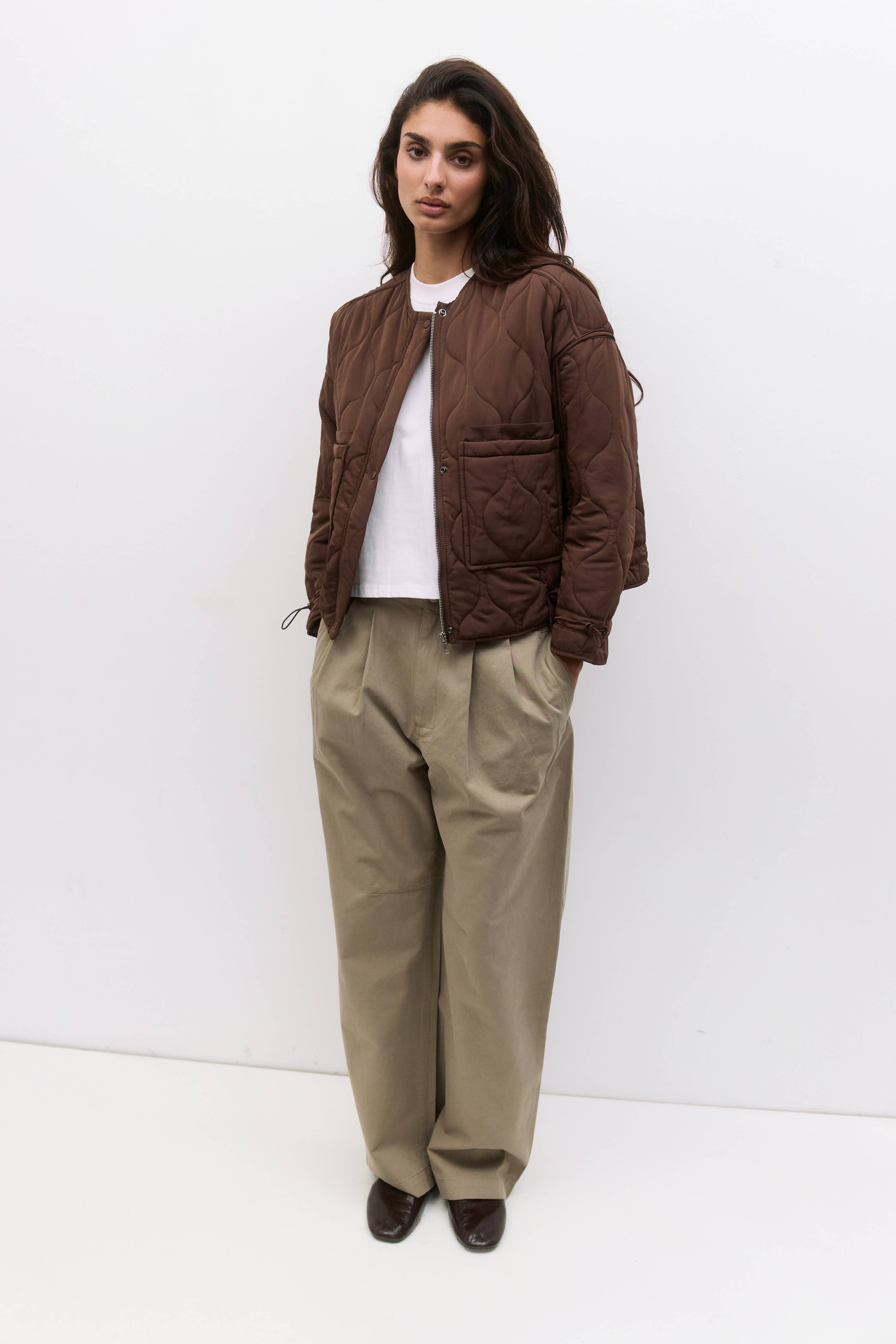 MOD REF – Großhandel Jacke – Damen – The Kara Jacket | Gesteppte Jacke mit Reißverschluss49