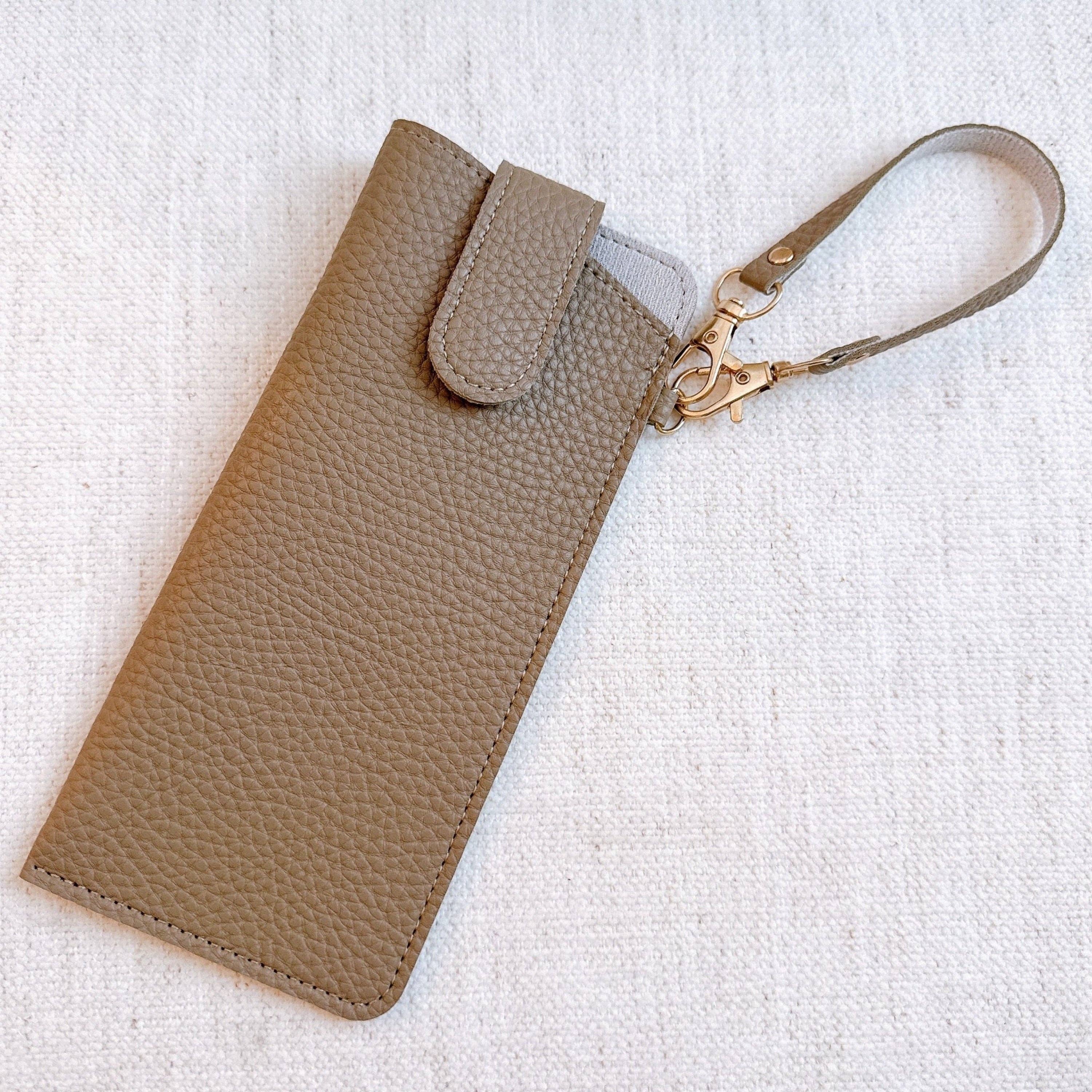 Ellison+Young - Wholesale Eyewear Cases & Holders - Women's - Simply Button Up Glass Case Bag Charm8