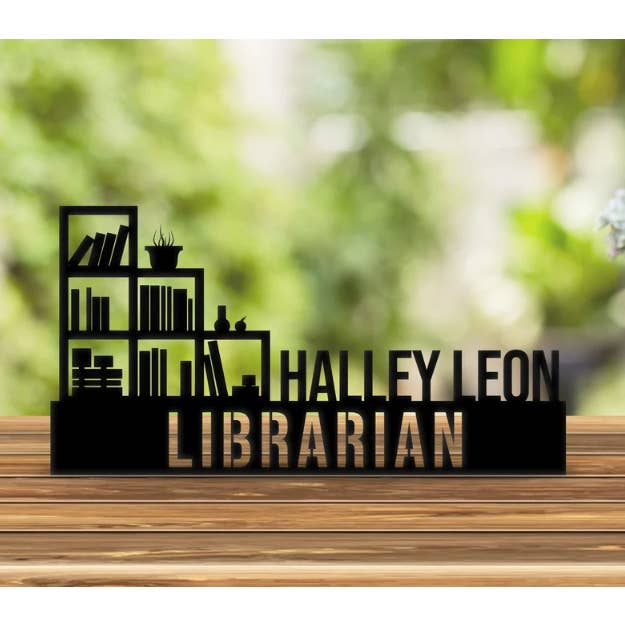 Glow Neon - Venta al por mayor Carteles de escritorio/mesa - Placa de identificación de escritorio de bibliotecario de madera personalizada, placa de identificación de escritorio de regalo1