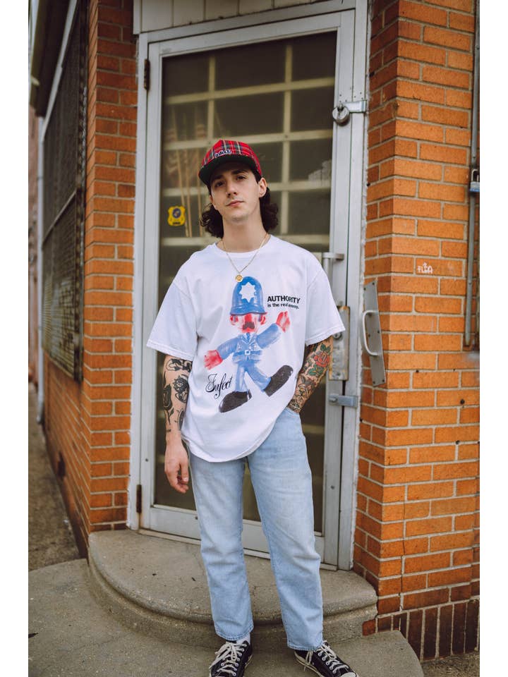 INFECT CO. – wholesale T-shirts med screentryck – Herr – MYNDIGHET T-SHIRT