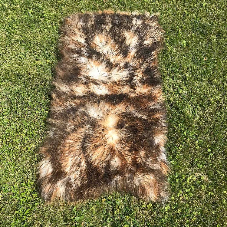 Chesterfield Leather – wholesale Area rug – Coyote Tibetan Lamb Throw/Rug0