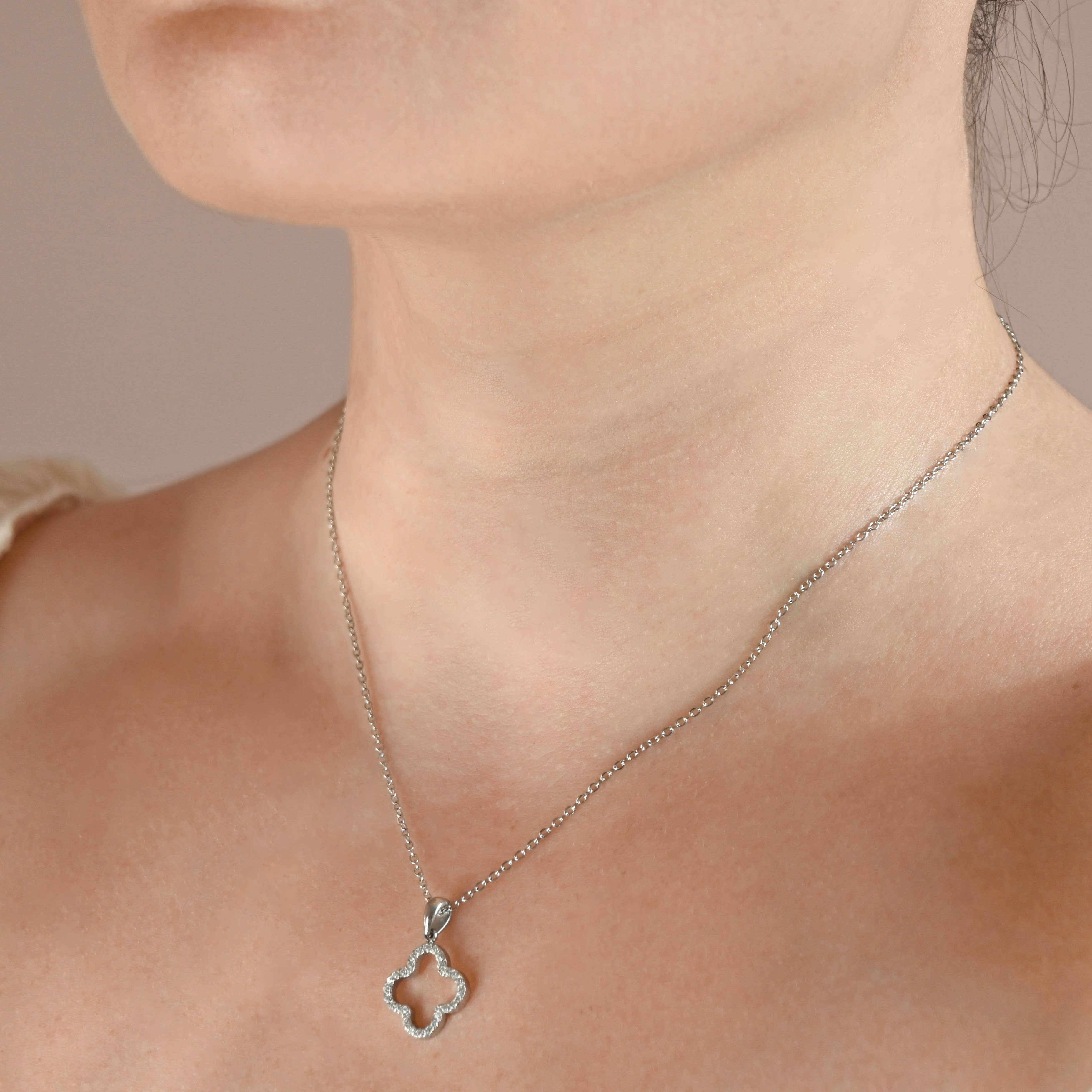 Blueyejewelry – wholesale Hänge-/berlockhalsband – Pavé Clover Halsband - Rostfritt Stål Diamantklöverhänge4