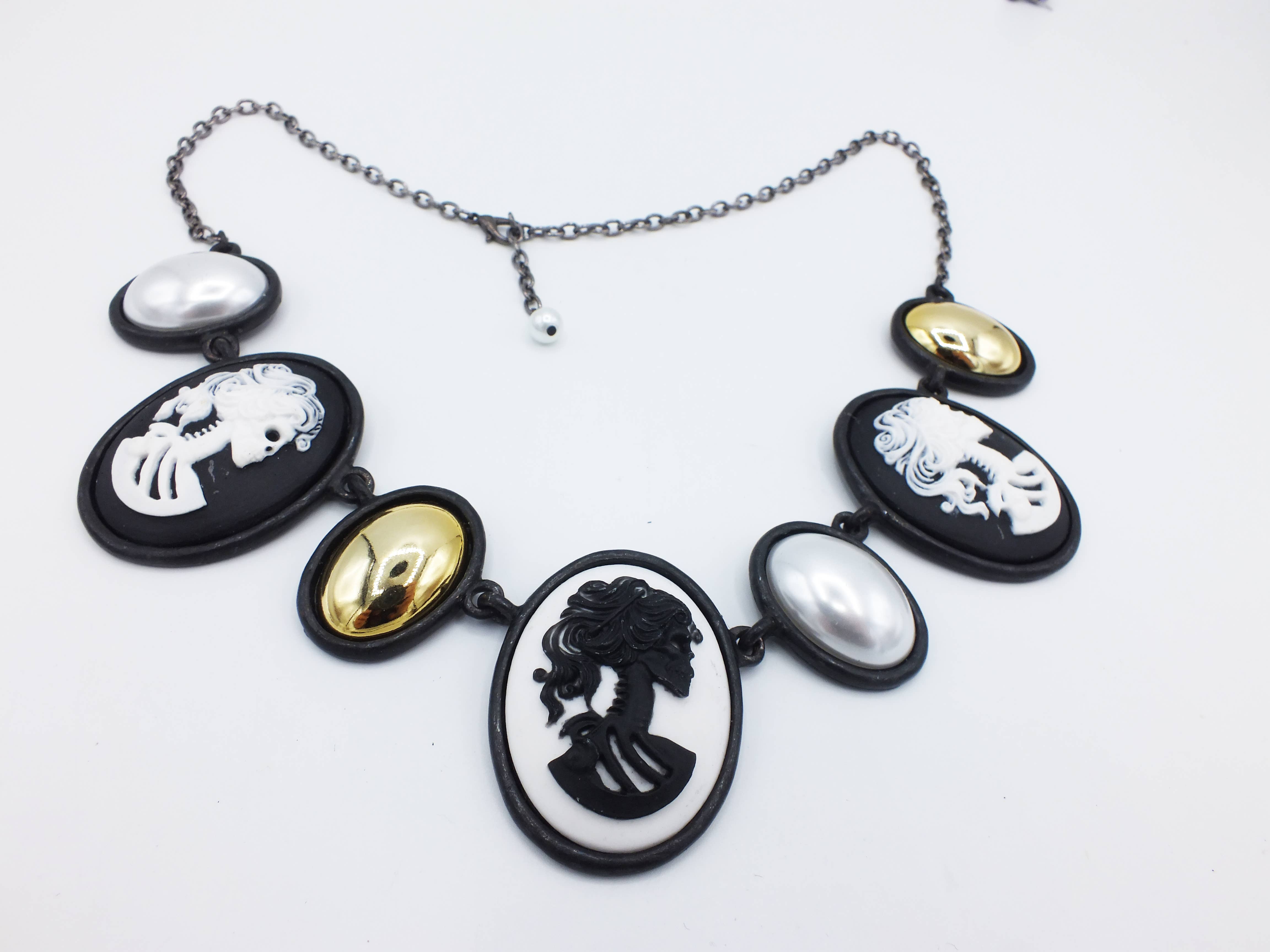 Fizz - Wholesale Pendant/Charm Necklace - Seven Cabochon "Grand" Necklace0