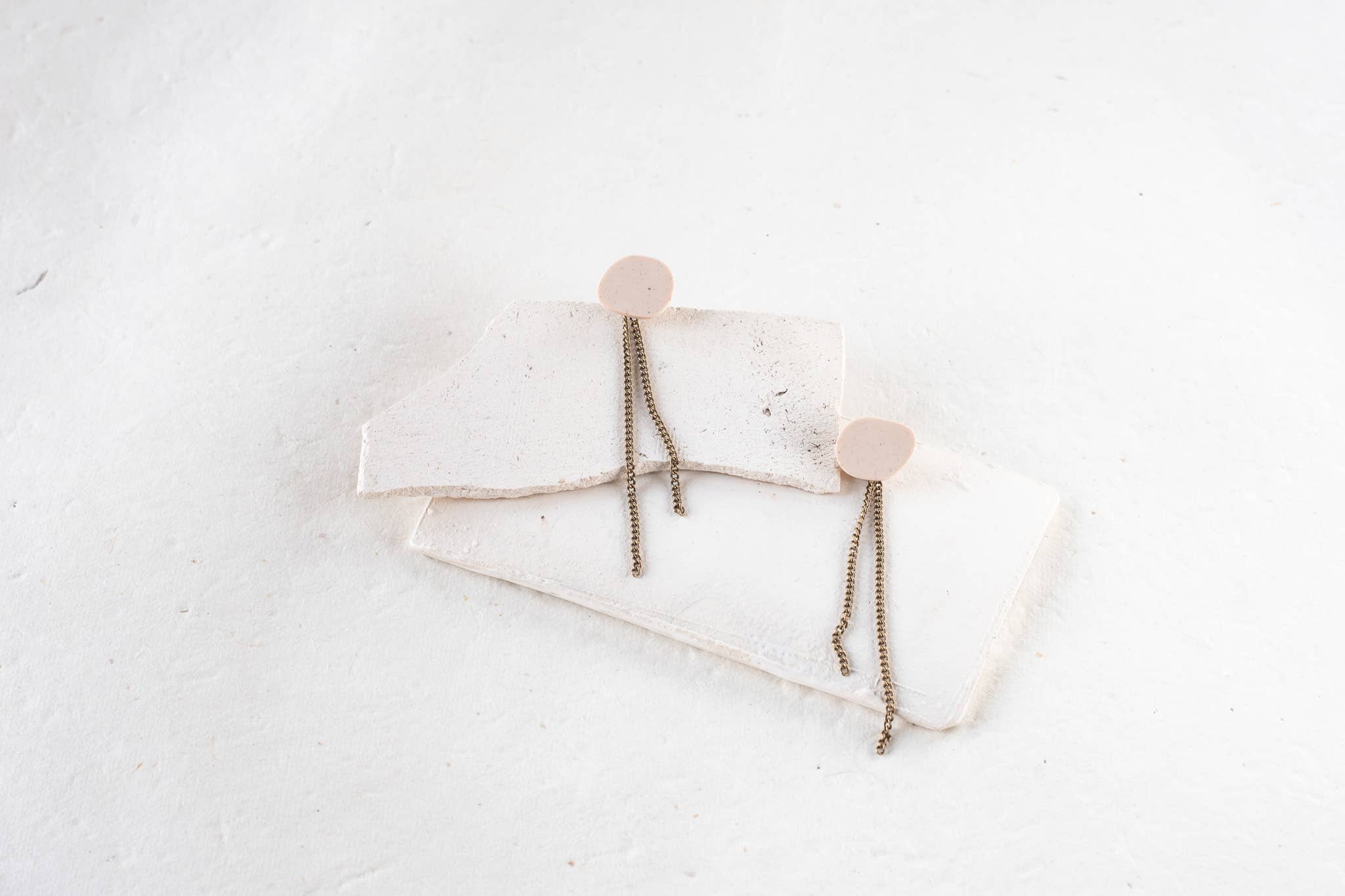 Inimini Homemade - Vendita all'ingrosso Orecchini pendenti - organico: stud + catena3