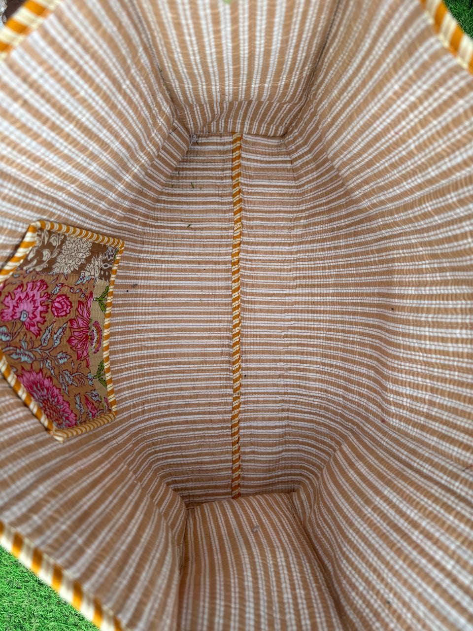 bhavnas boutique - Venta al por mayor Bolsa de asa- Mujer - Bolsa de algodón acolchada para compras con parche floral estampado7