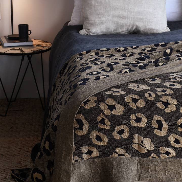 African Jacquard – wholesale Throw blanket – Cotton/ Linen Leopard Metallic Throws