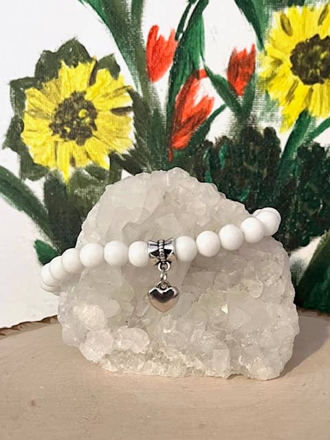 White beaded stretch bracelet with small heart charm for wholesale by Jewels For Hope