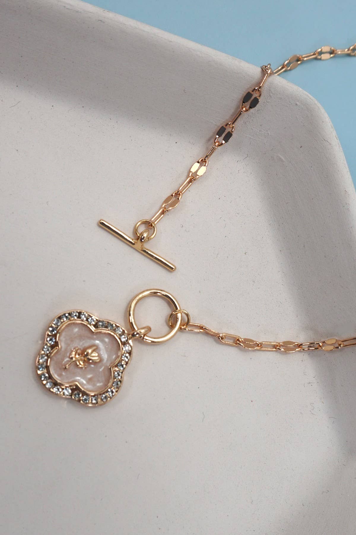 GOLD RHINESTONE ROSE FLOWER PEARL CHARM TOGGLE NECKLACE | 80N9201 for wholesale on Faire1